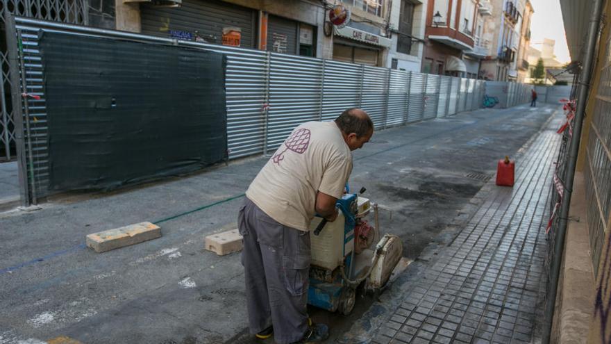 La empresa quiere acabar este mes las catas del Mercado de Elche