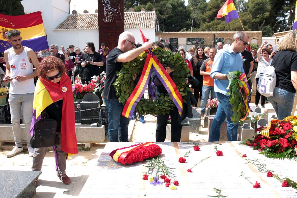 Homenaje a los fusilados en el cementerio de Paterna