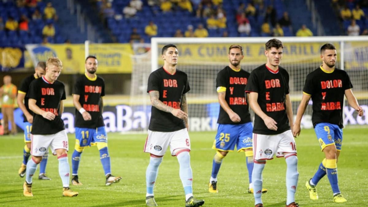 Los jugadores de Celta y Las Palmas posaron con camisetas