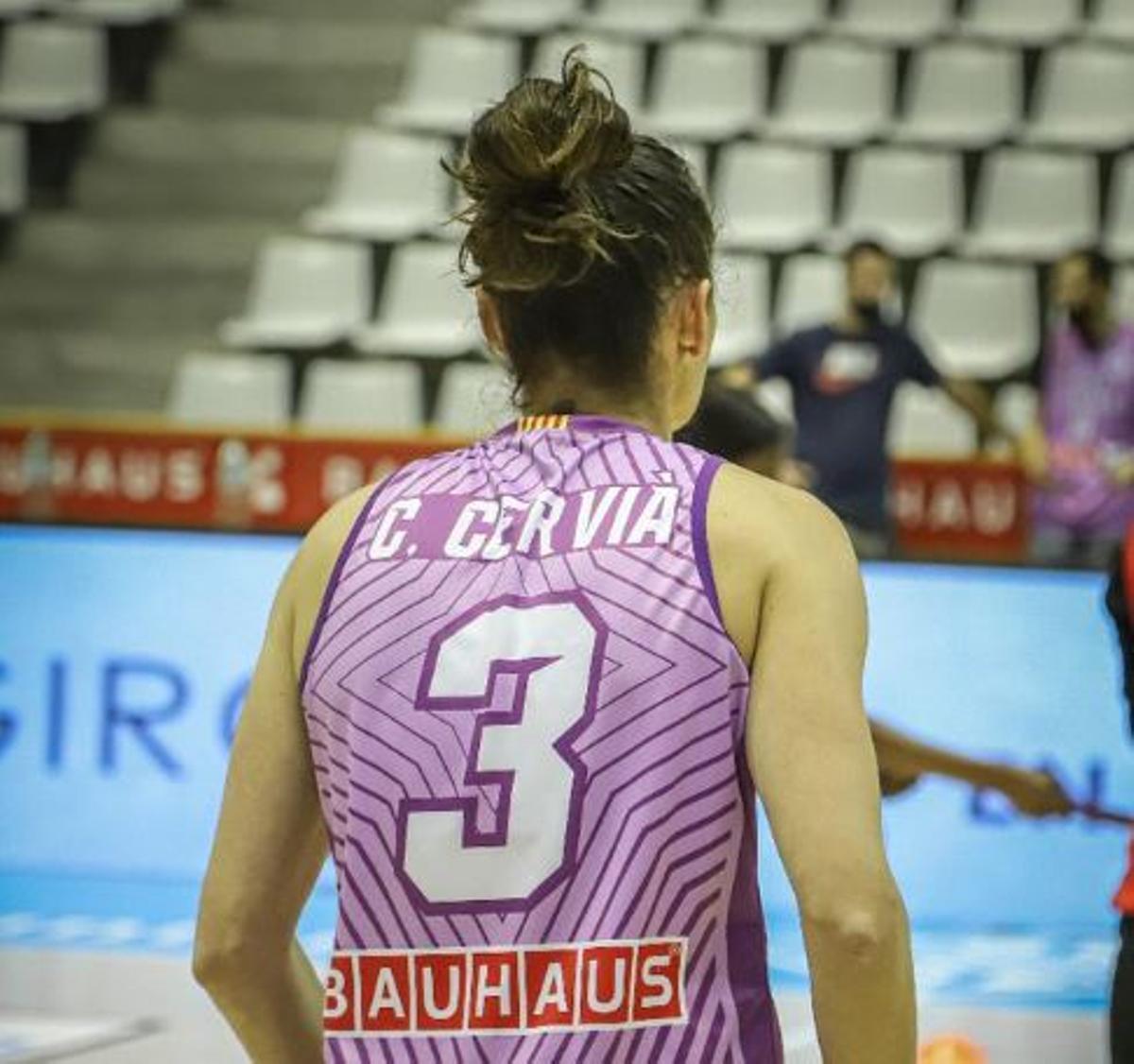 Laia Palau, amb la samarreta de Cervià