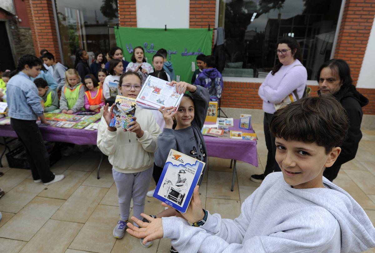 A BANDEIRA. MERCADILLO SOLIDARIO COLEGIO CEIP RAMON DE VALENZUELA