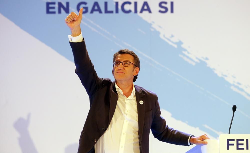 El Partido Popular cierra su campaña con un mitin ante cientos de simpatizantes en el Teatro Afundación de García Barbón