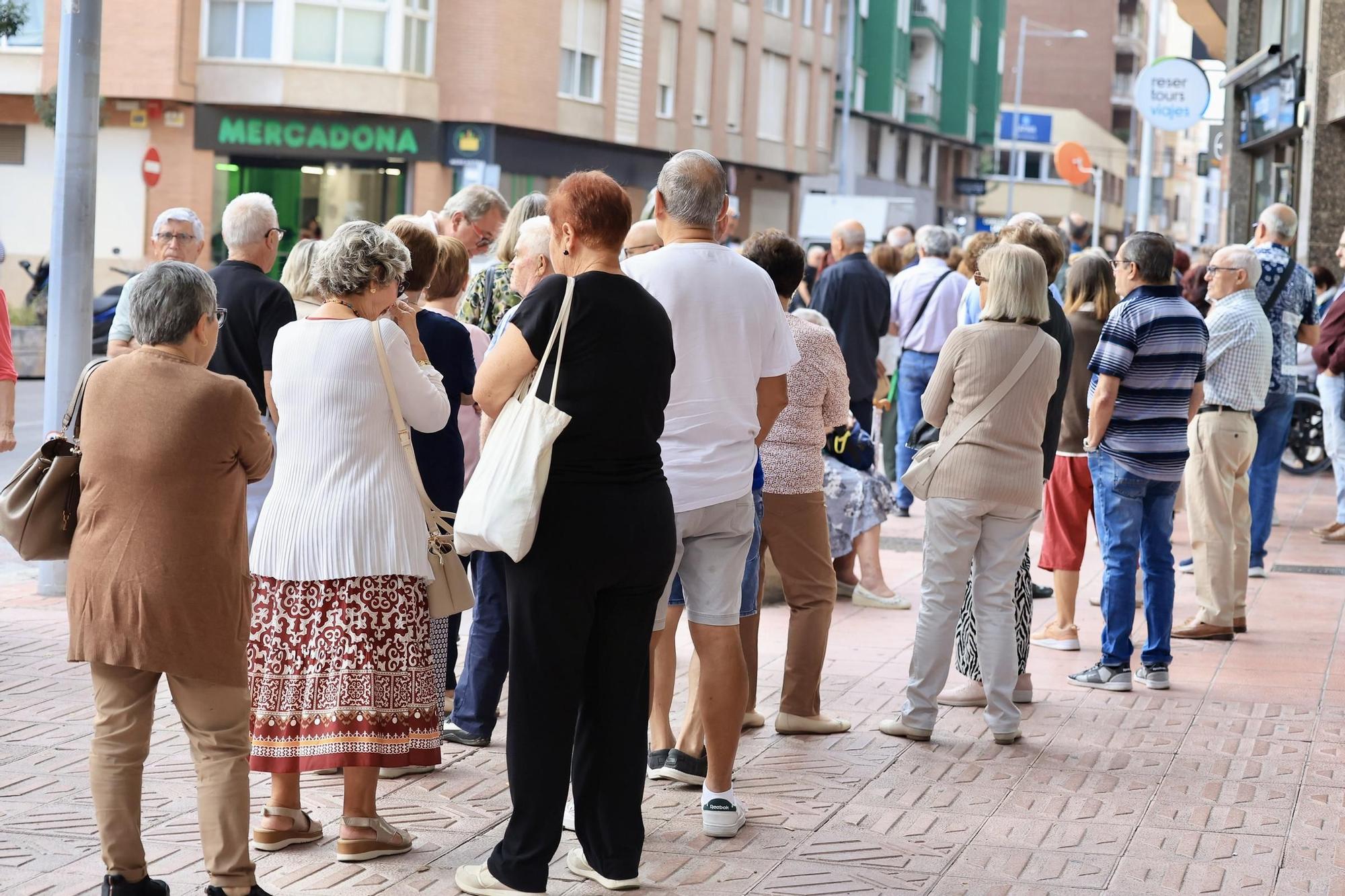 Alud de jubilados en las agencias de Castellón para 'cazar' un viaje del Imserso