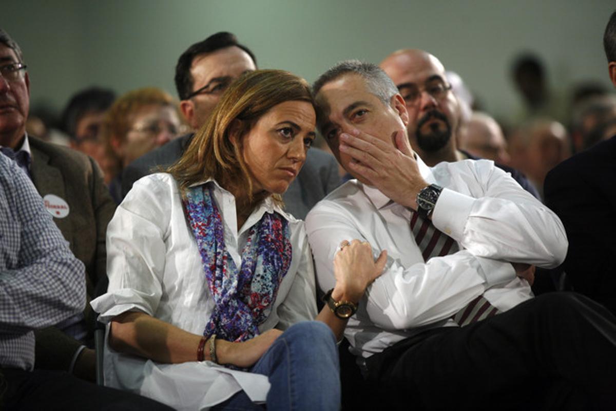 Carme Chacón y Pere Navarro en un mitin del PSC en La Farga de l'Hospitalet.
