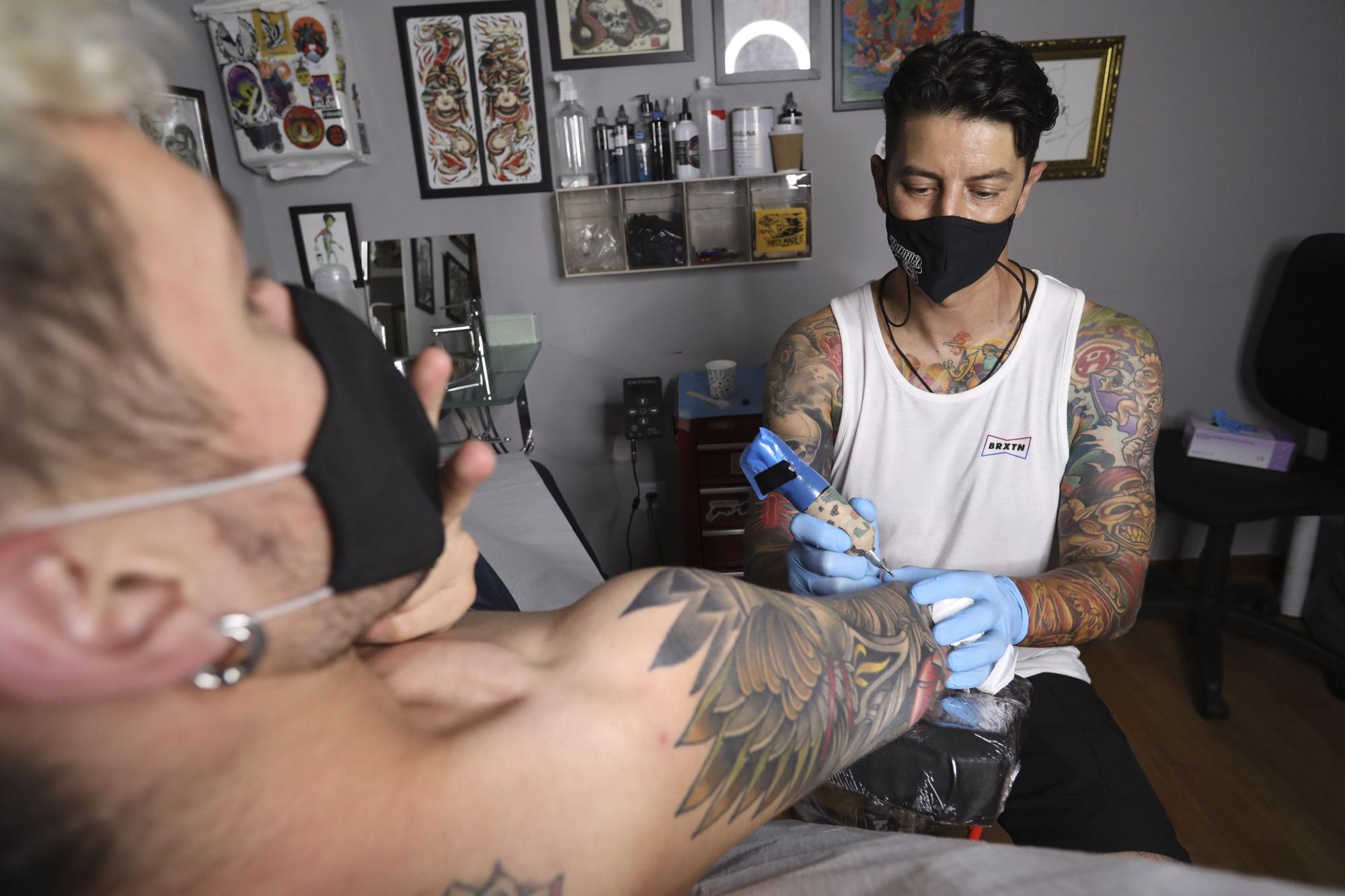 "Resiliencia": el mensaje que llega a los tatuajes tras la pandemia