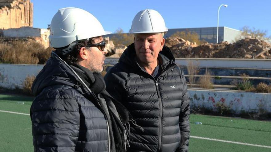 Ingo Volckmann y el expresidente Fernando Crespí pasan revista a las obras de reforma del Estadi Balear en 2017