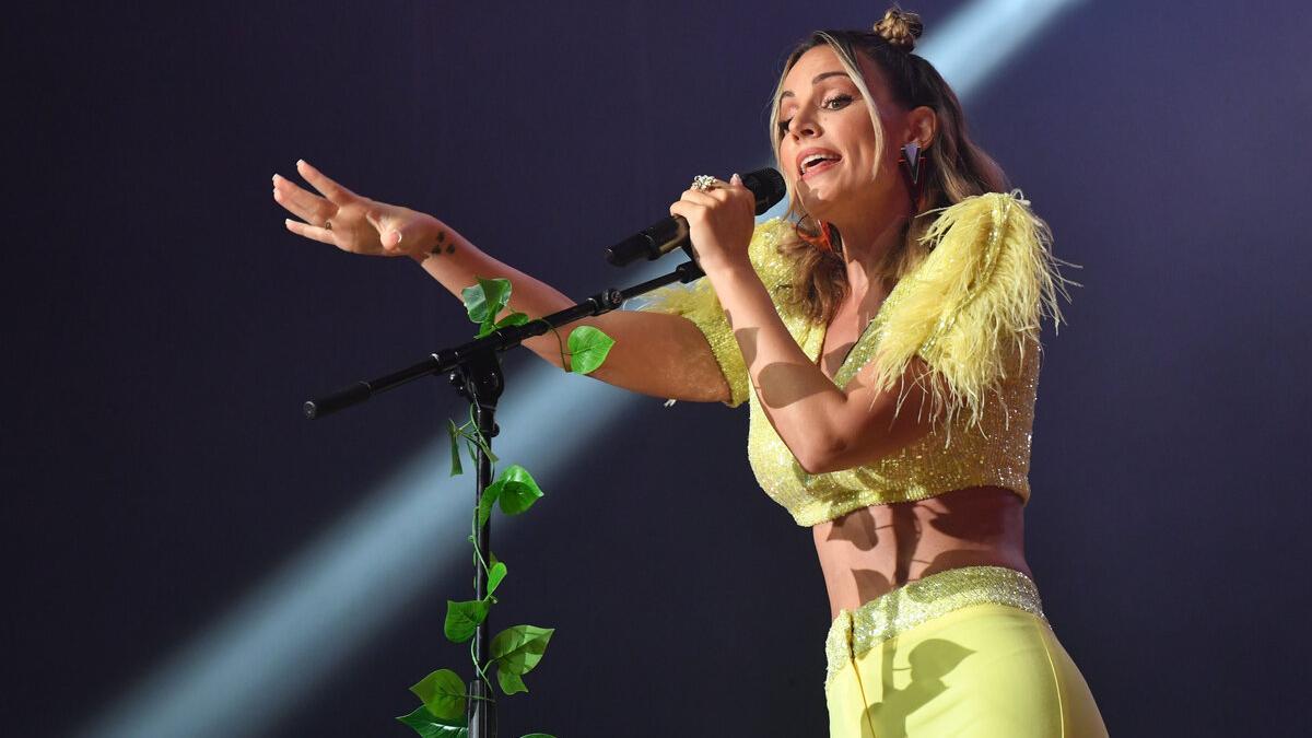 CONCIERTO DE LA CANTANTE EDURNE EN A CORUÑA INCLUIDO EN LAS FIESTAS DE MARIA PITA, CELEBRADO EN LA PLAZA HOMONIMA.