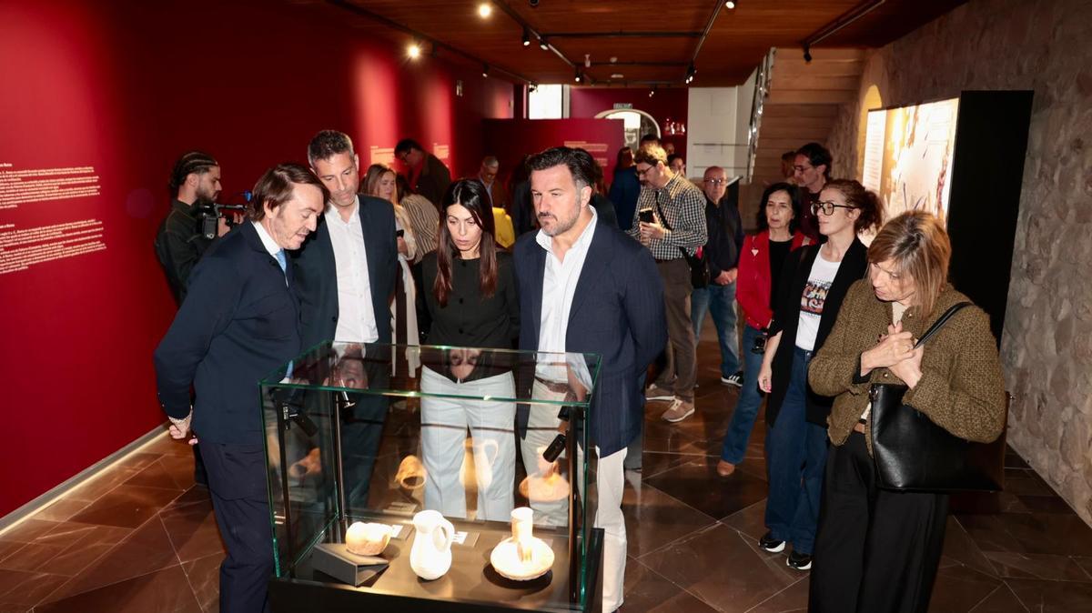 Inauguración de la exposición 'La huella de Dionisos' en el MAHE