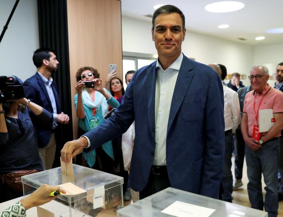 Pedro Sánchez vota en Pozuelo