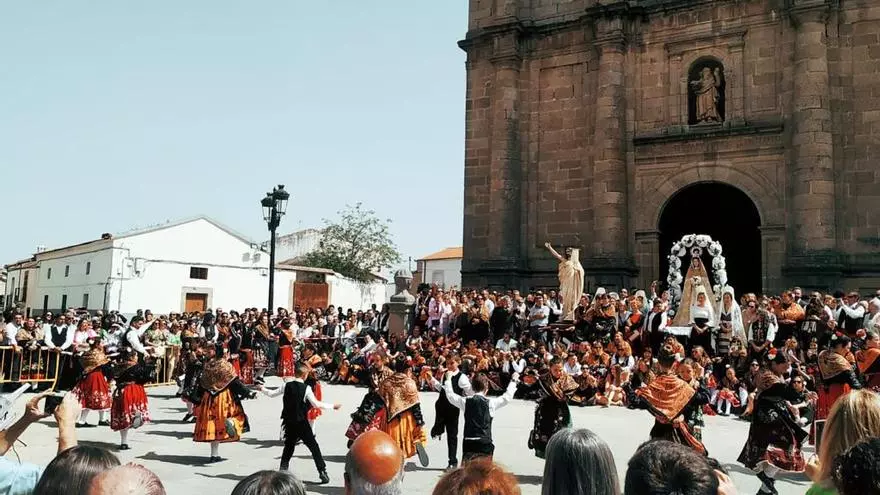 Zarza la Mayor presentará el 'Domingo de los Tiros' en el Gran Teatro de Cáceres para impulsar su reconocimiento turístico