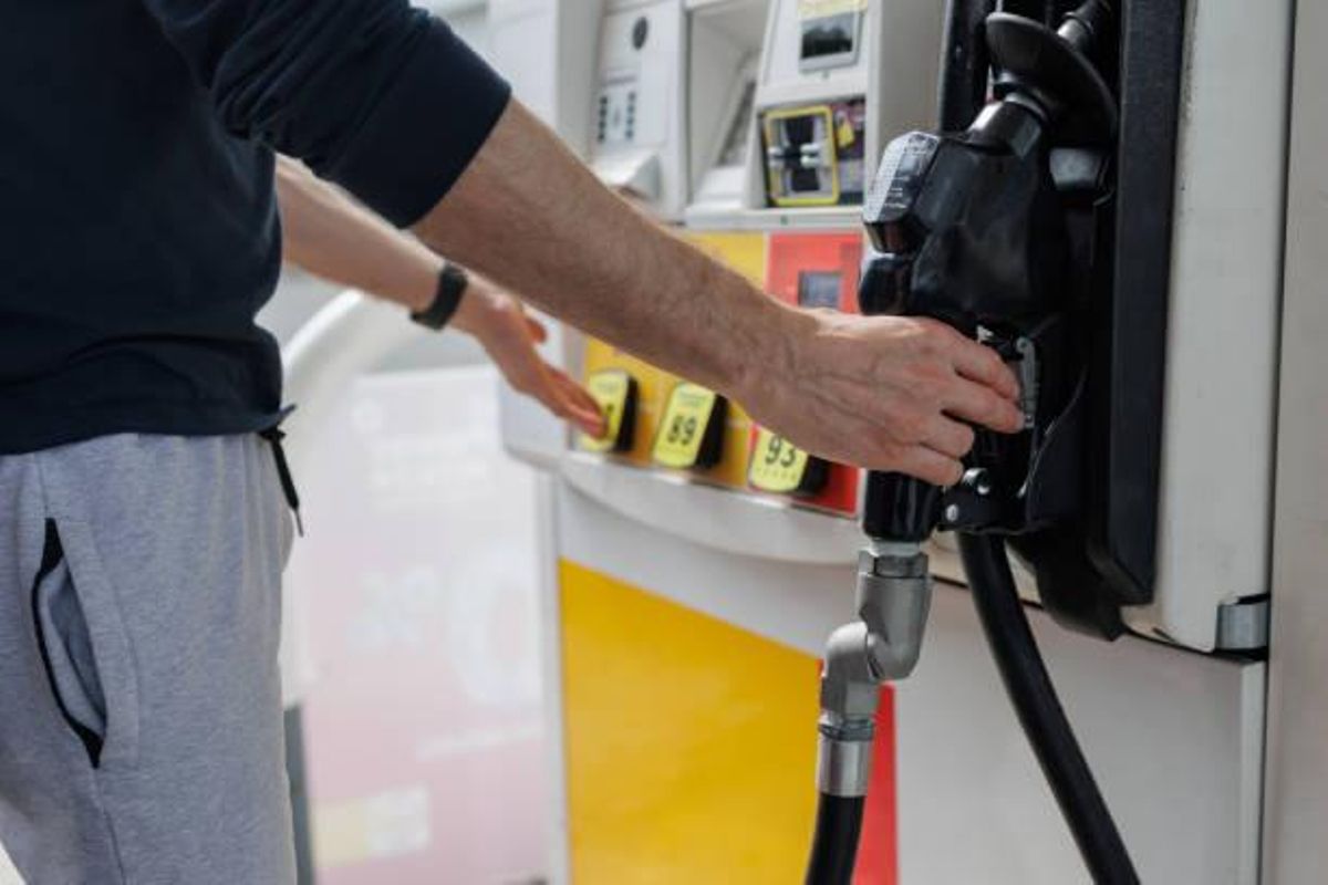 Cuidado con las estafas echando combustible