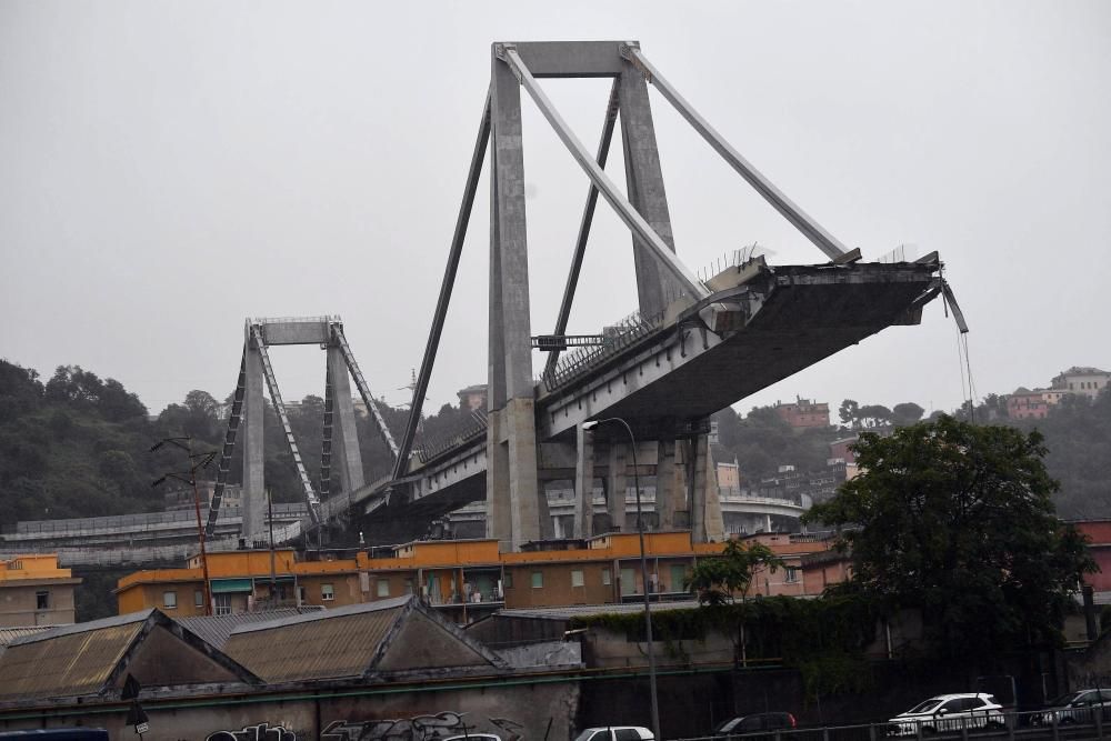 Decenas de muertos al desplomarse un puente de una autopista en Génova