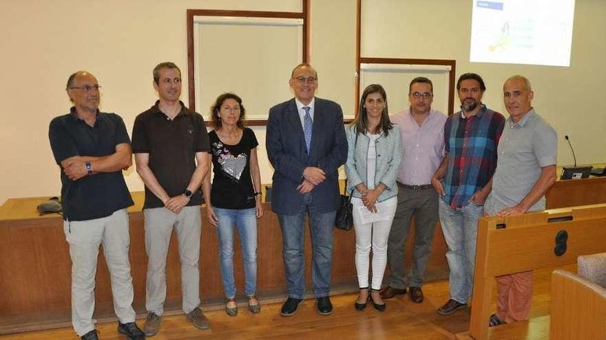 El equipo investigador del proyecto &#039;Safeway&#039;, con el rector, Manuel Reigosa (cuarto por la izq.). // Duvi