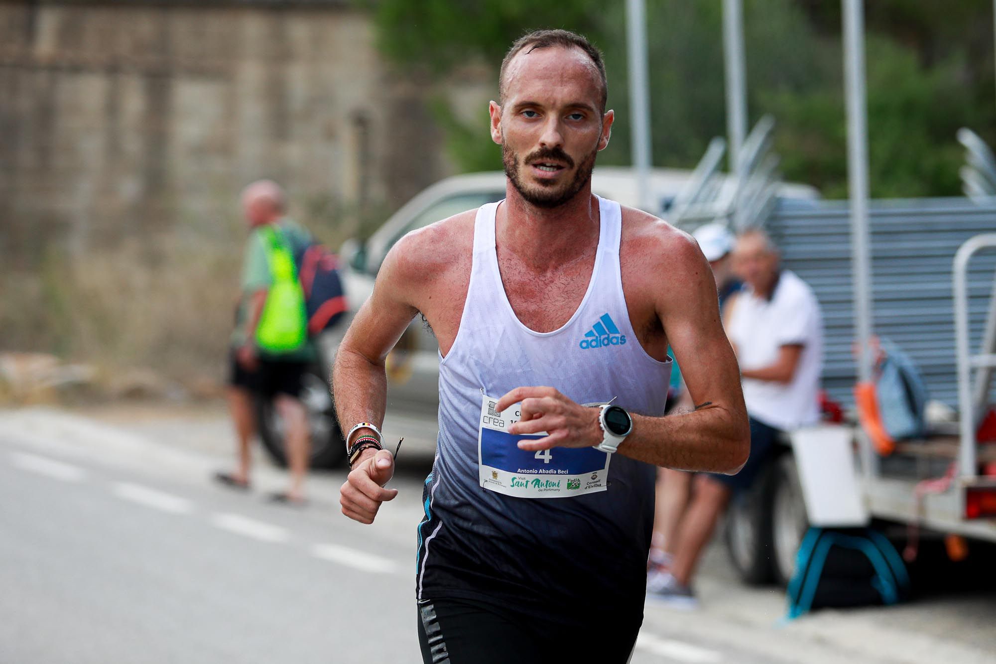 Búscate en la galería de imágenes de la Cursa 10K Pla de Sant Mateu