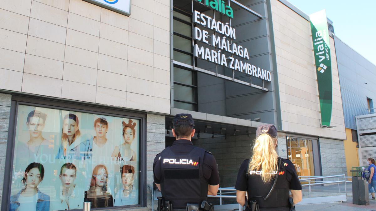 Fachada de la estación de trenes María Zambrano.