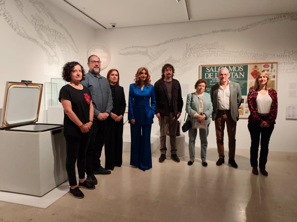 Donantes, personas implicadas en el montaje y responsables del Etnográfico y la Junta.