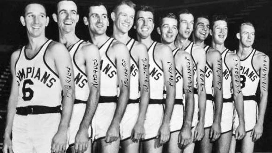 La plantilla de los Indianápolis Olympians de la temporada 1950/51.