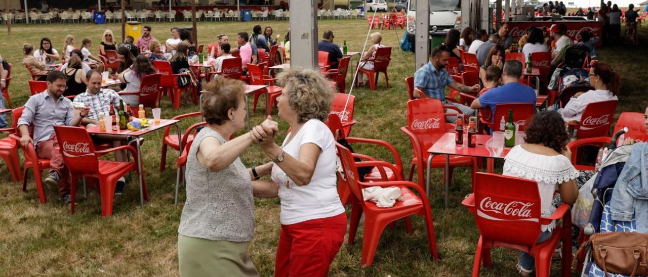 Multan con 2.030 euros a las fiestas de Contrueces por bailar la danza prima