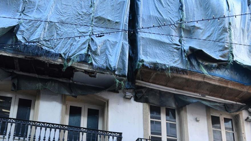 Fachada del edificio de la calle Olmos.   | // VÍCTOR ECHAVE