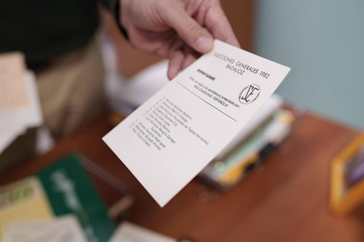 Cumple años el día de las elecciones y lleva toda la vida guardando papeletas.