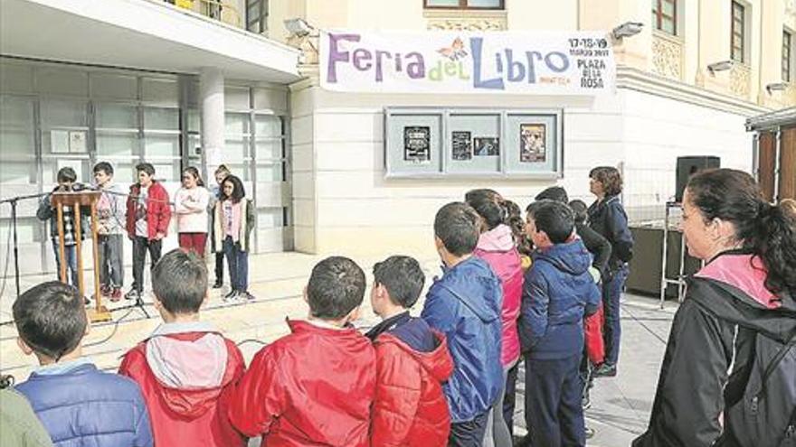 Los alumnos de Primaria inauguraron la Feria del Libro dedicada a Gloria Fuertes