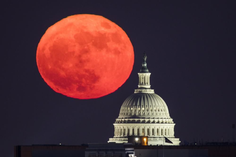 Así se vio la superluna en Galicia y en el mundo