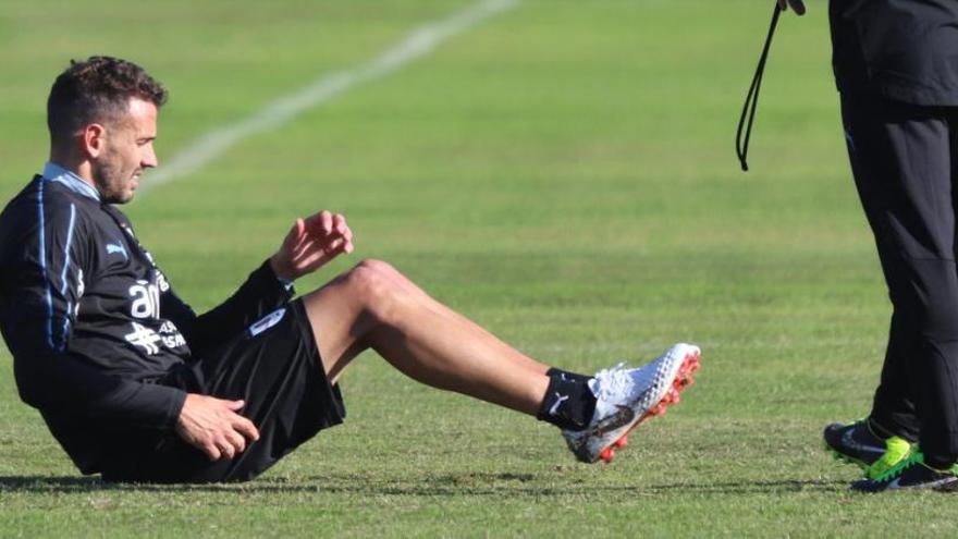 Stuani, fent un exercici durant un entrenament amb l&#039;Uruguai