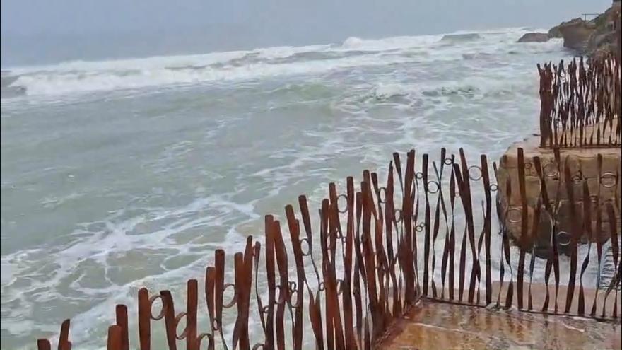 El temporal se traga la playa del Arenal de Xàbia