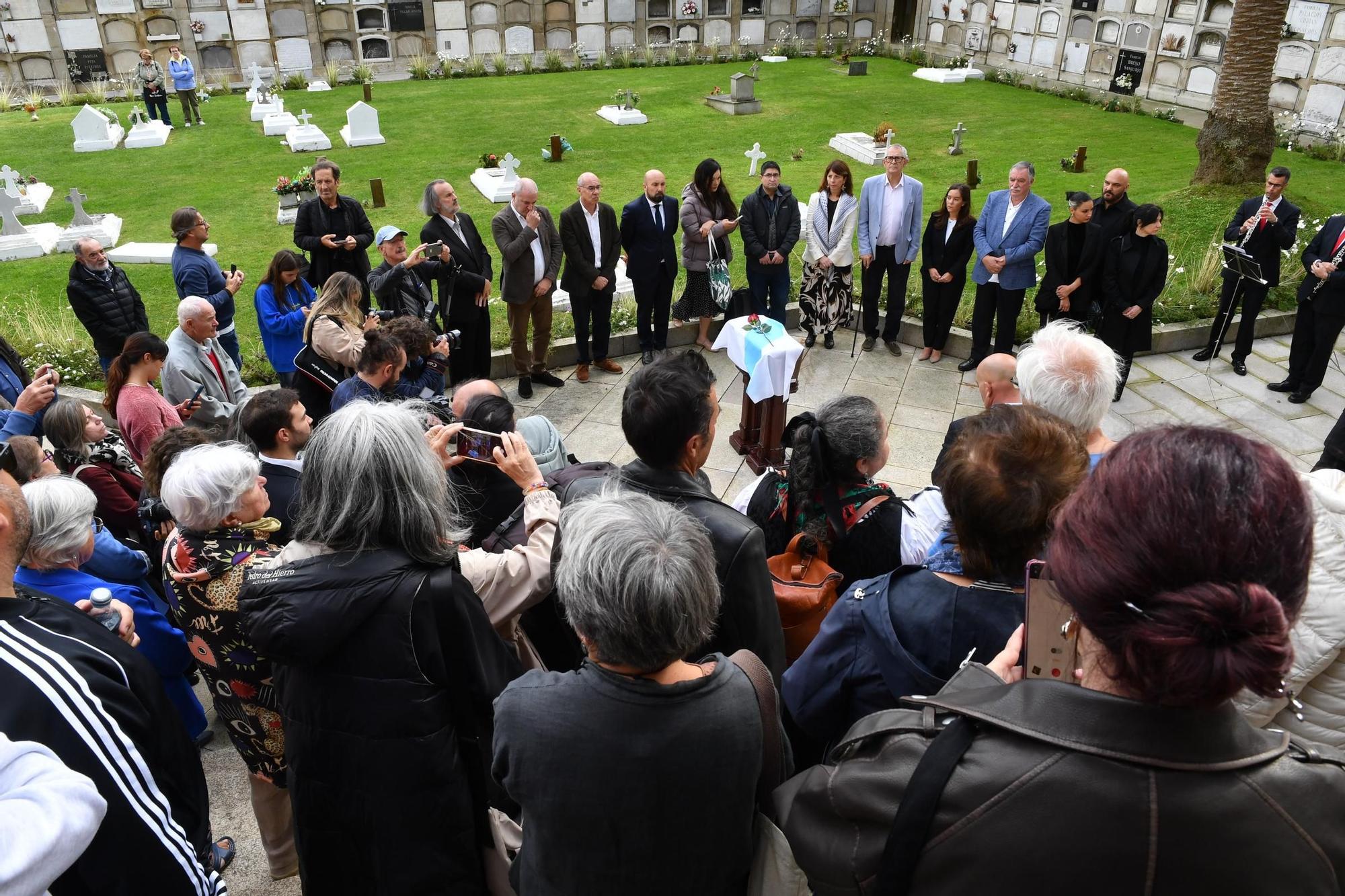 Recepción e enterro dos restos do pintor Francisco Miguel