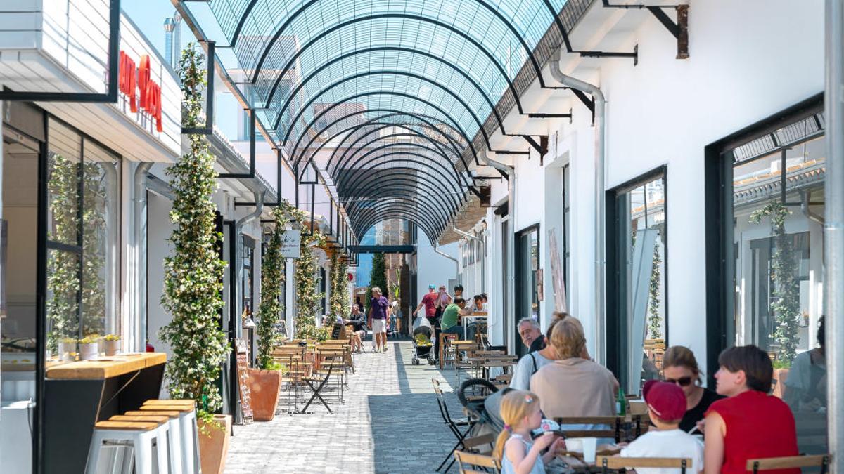 Els Magazinos recupera el esplendor del barrio de Baix la Mar