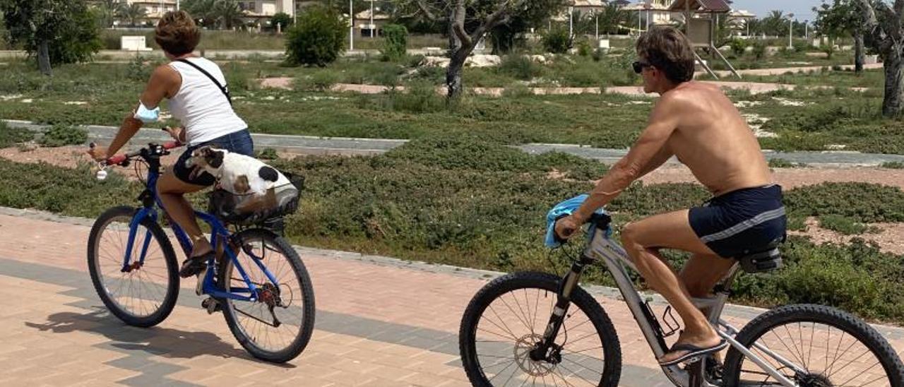 Matorrales frente a
la urbanización
 de El Pinet. matías segarra