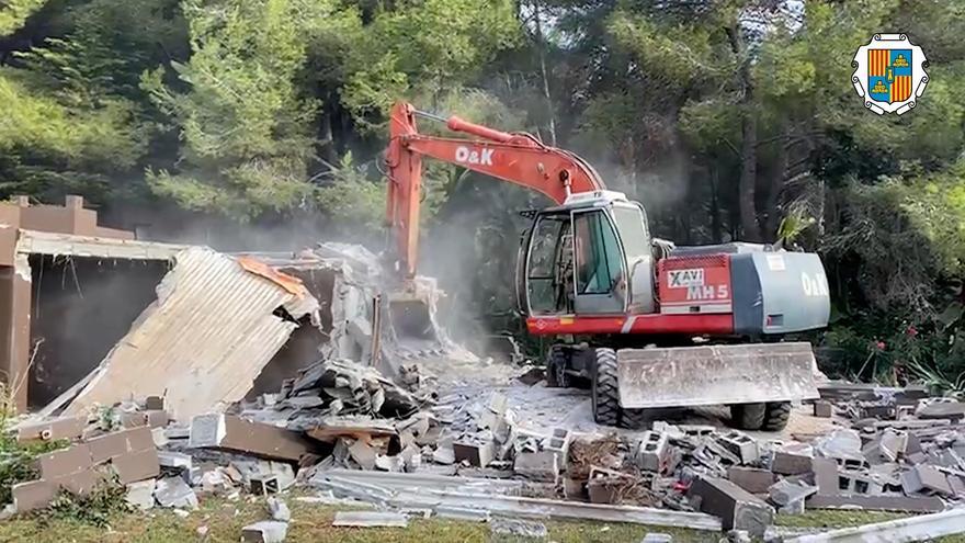 Urbanismo en Ibiza: continúan los trabajos de derribo en Casa Lola