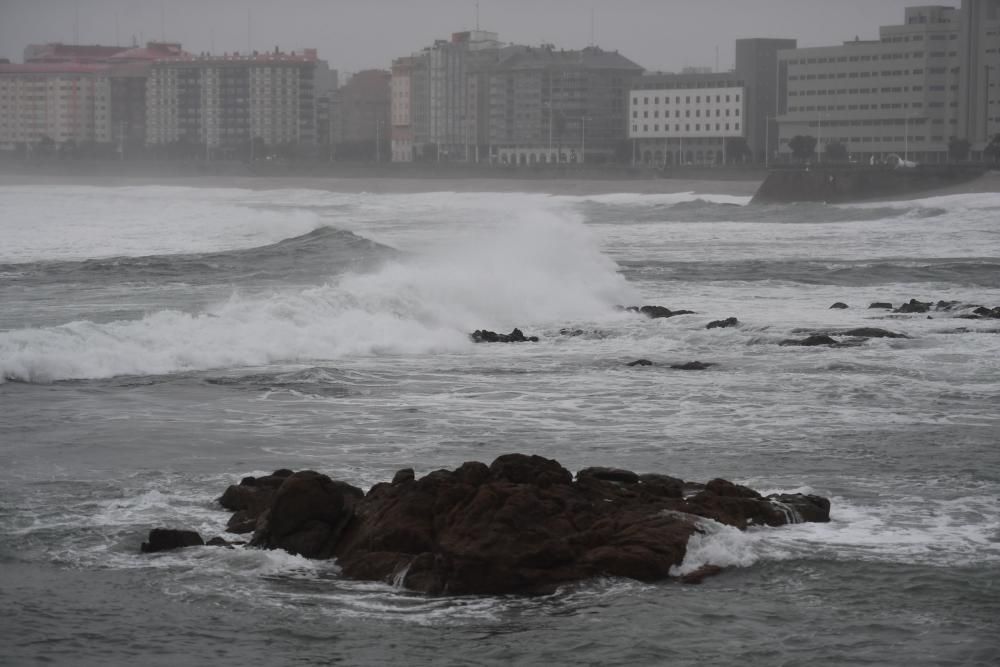 Parques y playas cerrados por temporal en A Coruña