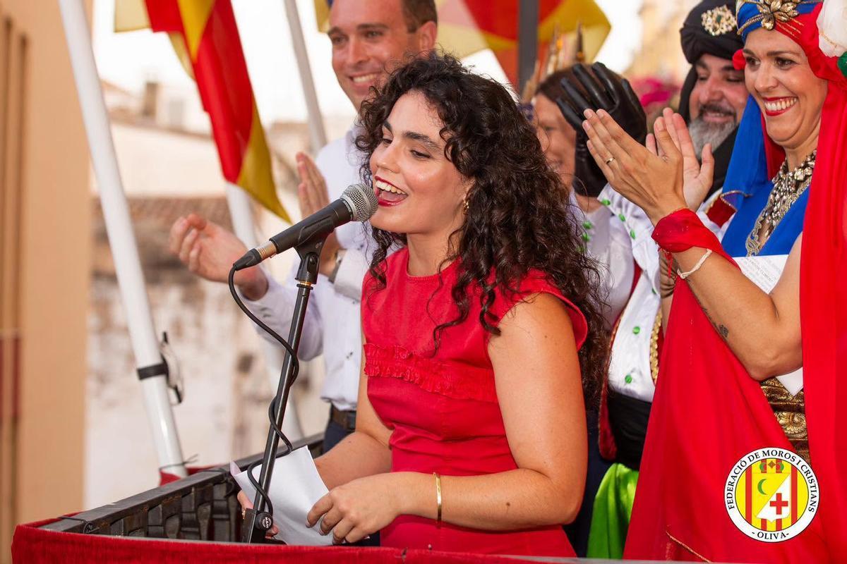 Oliva vive con la máxima pasión las fiestas de Moros i Cristians 2026: Vecinos y turistas disfrutan de la espectacularidad de los actos