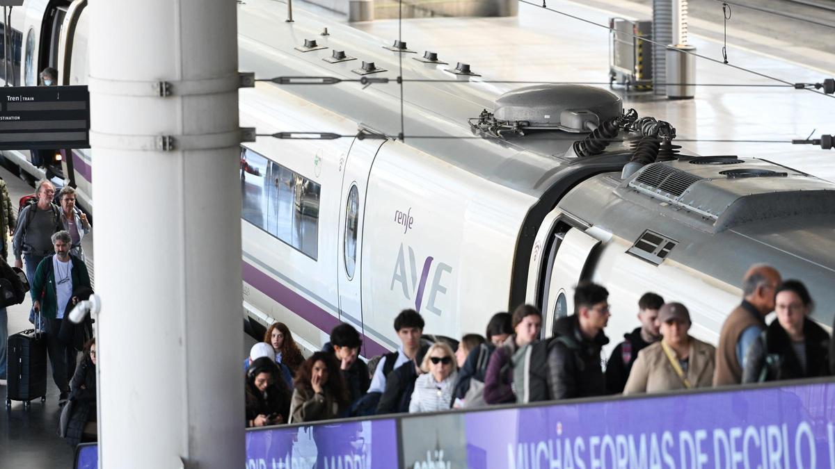 La alta velocidad ferroviaria pierde un 15% de sus usuarios en la primera mitad del año