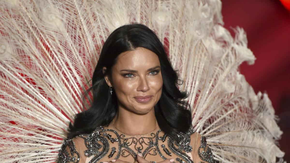 Adriana Lima cuelga las alas y se despide de Victoria's Secret