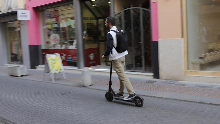 Gandia empezará a multar a los patinetes que incumplan la normativa a partir del 24 de junio