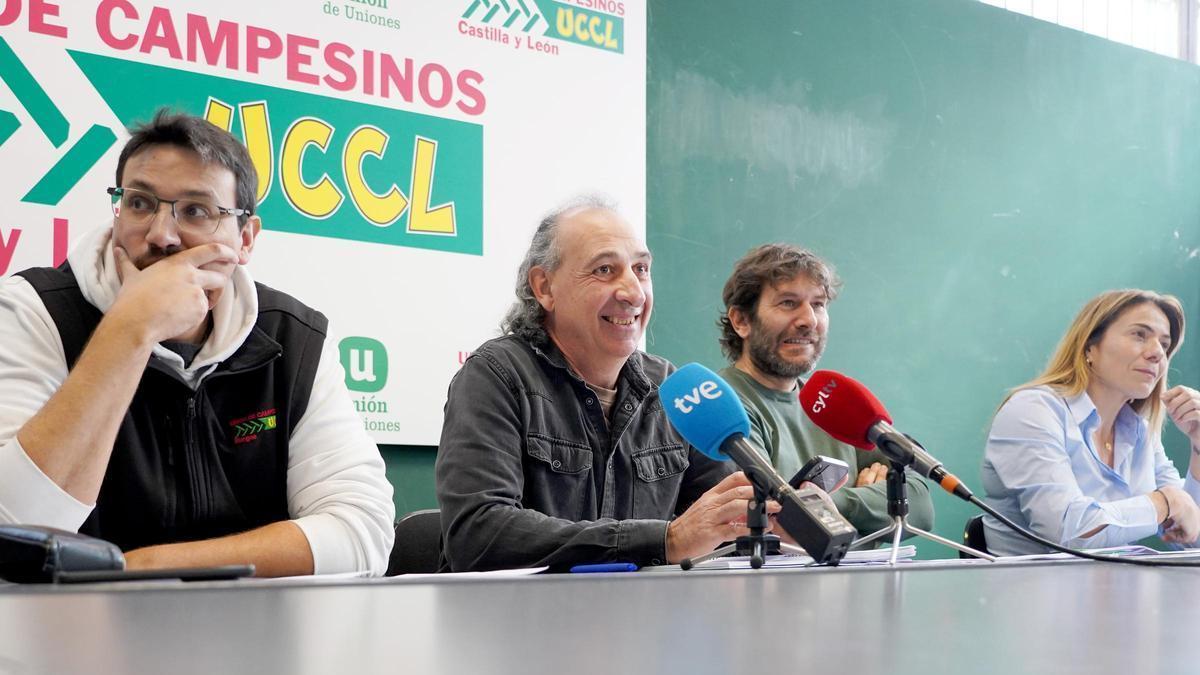 La Unión de Campesinos de Castilla y León (UCCL) durante la presentación de sus propuestas ante las elecciones autonomicas del 15 de marzo.