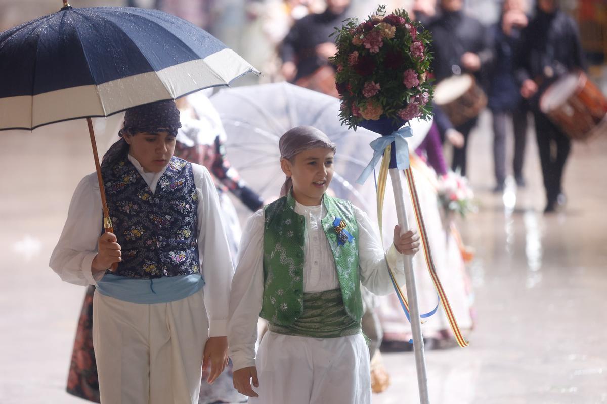 Todas las fotos de la Ofrenda del 18 de marzo por la calle San Vicente entre las 23:00 y la medianoche