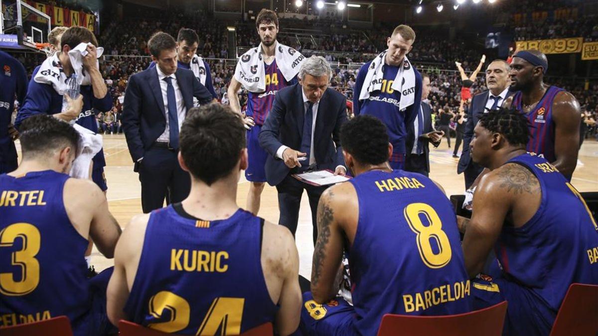 Svetislav Pesic, durante un tiempo muerto