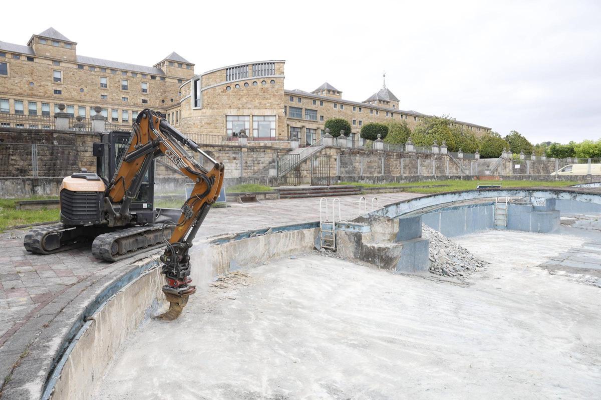 En imágenes: así avanzan las obras de la piscina de La Laboral
