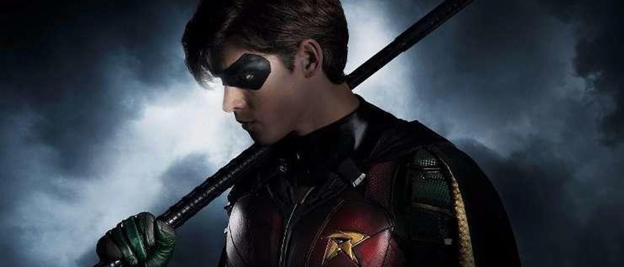 Brenton Thwaites, caracterizado como Robin en &quot;Titans&quot;.