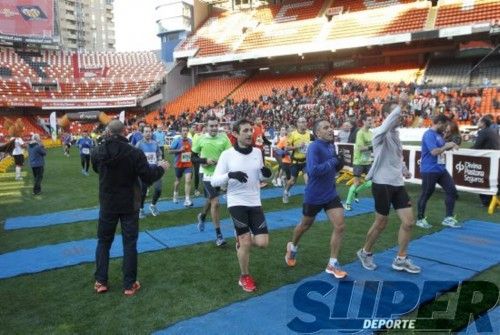 Búscate en la meta de Mestalla