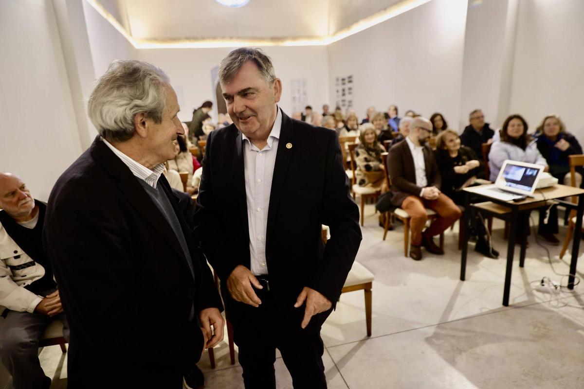 La charla del doctor Francisco Vizoso en la capilla de San Esteban del Mar, en imágenes La charla del doctor Francisco Vizoso en la capilla de San Esteban del Mar, en imágenes