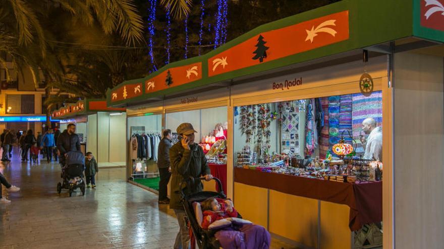 Mercadillo navideño, manualidades y sorteos en el centro, Altabix y La Marina