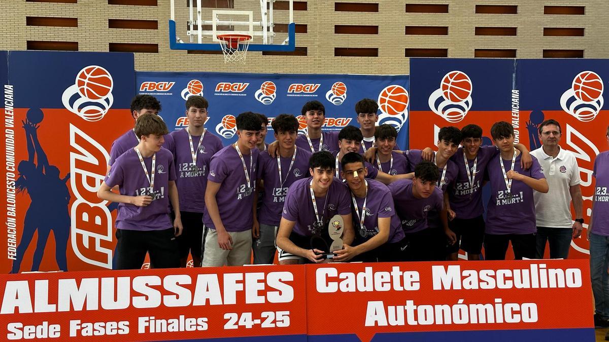 Jugadores y técnicos de UpB Gandia celebran su éxito