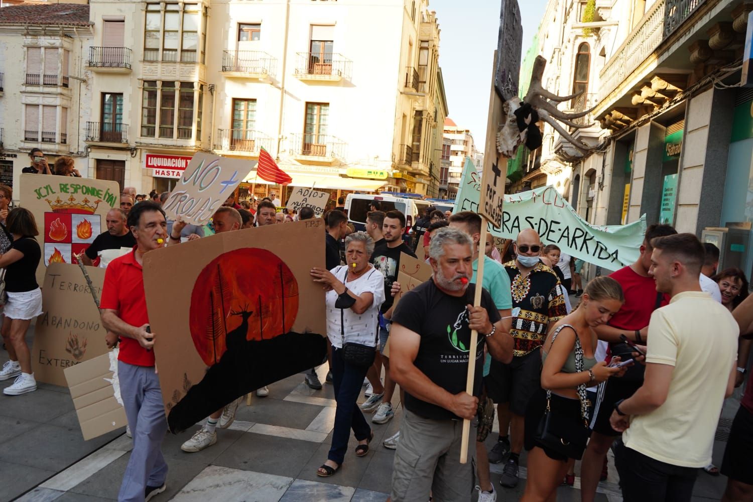 Manifestación por la gestión de los incendios.