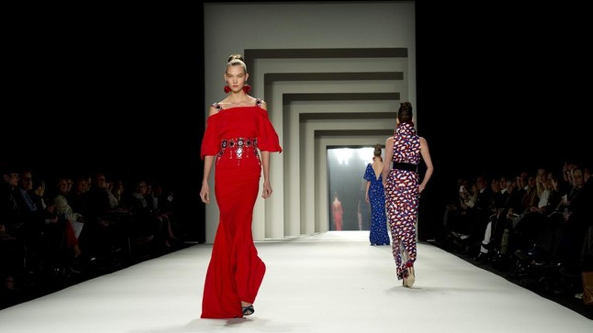 El rojo fue el color elegido por Carolina Herrera para los vestidos de largo.