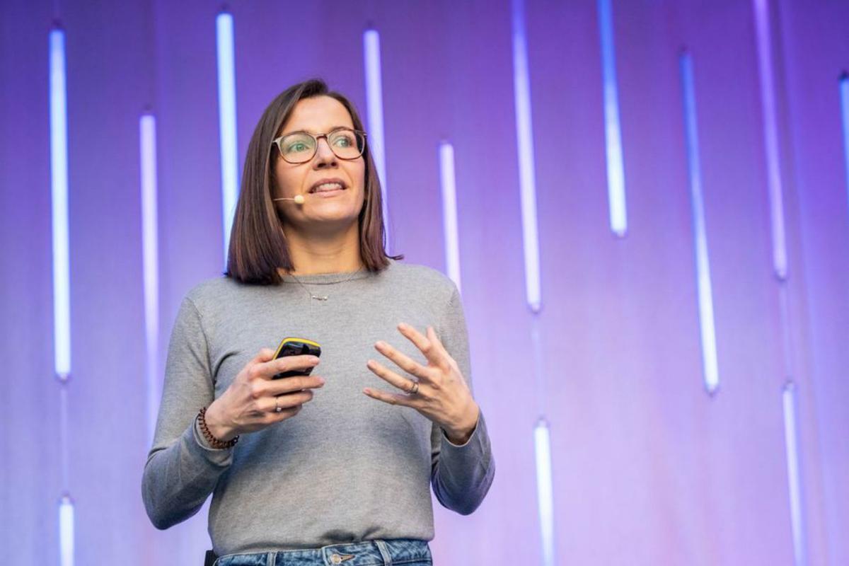 Anna Cejudo durante su charla ‘Emprendimiento EBT’. | ANDRÉS GUTIÉRREZ