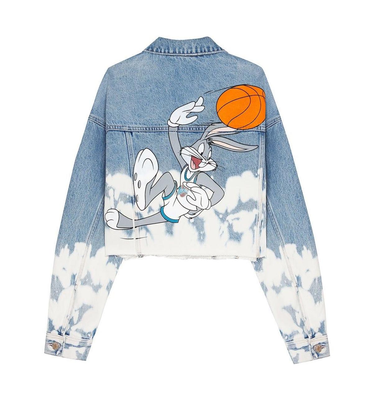 Cazadora edición Space Jam, de Bershka